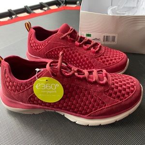Easy Spirit New! Red!  Women’s size 8.5 Wide